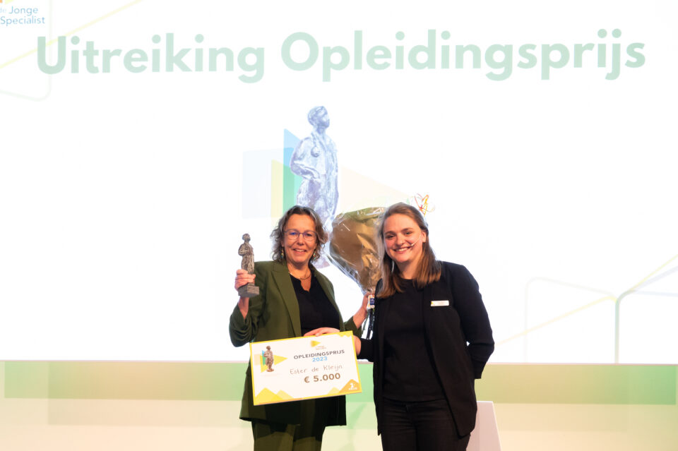 Ester de Kleijn wint Opleidingsprijs-9e216cc2-12ef-496c-8994-2b9a28676931.jpg