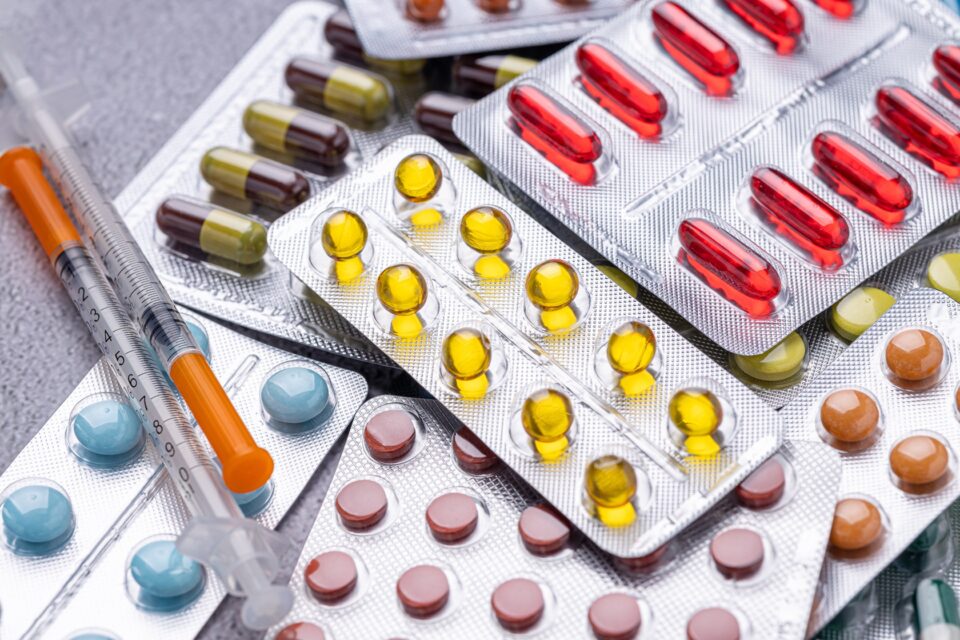 shutterstock_2505906047 medicatie pillen geneesmiddelen-a52fc117-3250-47cf-80ef-1c69171a0a9a.jpg